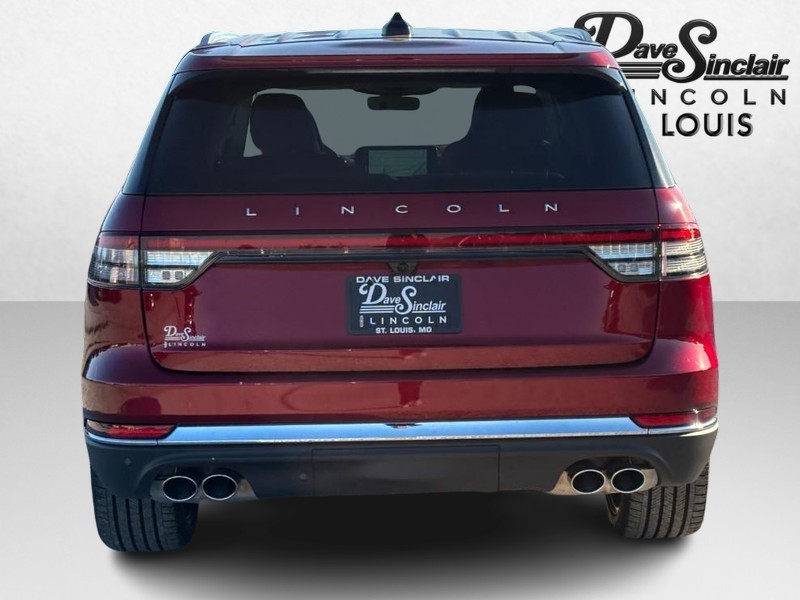 Lincoln Aviator Vehicle Full-screen Gallery Image 04