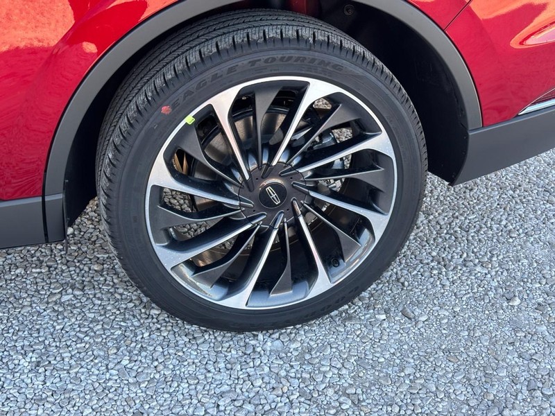 Lincoln Aviator Vehicle Full-screen Gallery Image 11