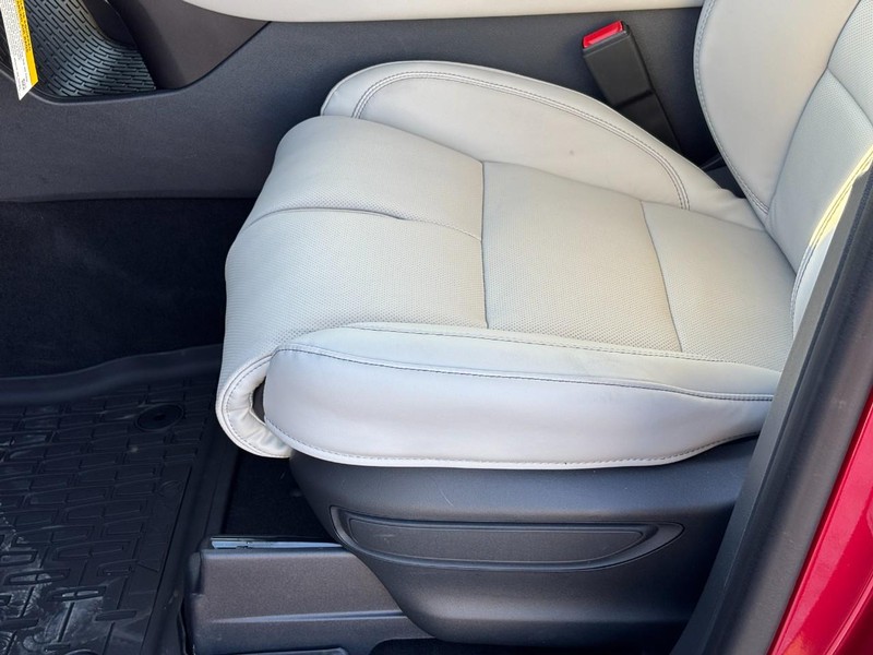 Lincoln Aviator Vehicle Full-screen Gallery Image 17