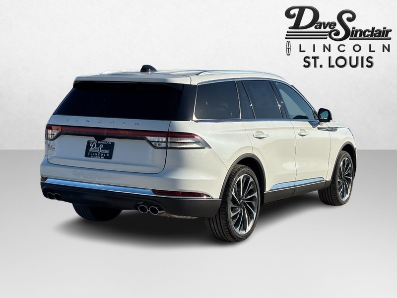 Lincoln Aviator Vehicle Full-screen Gallery Image 03