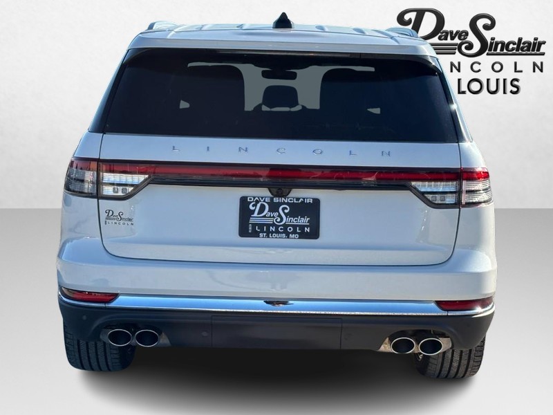 Lincoln Aviator Vehicle Full-screen Gallery Image 04