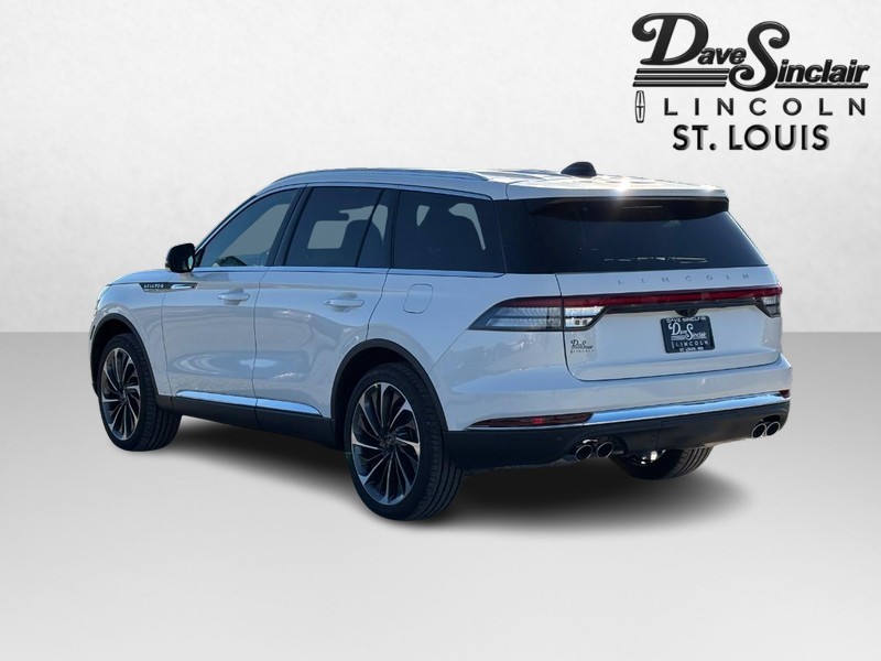 Lincoln Aviator Vehicle Full-screen Gallery Image 05