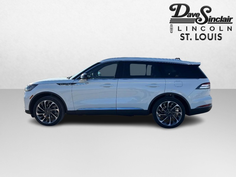 Lincoln Aviator Vehicle Full-screen Gallery Image 06