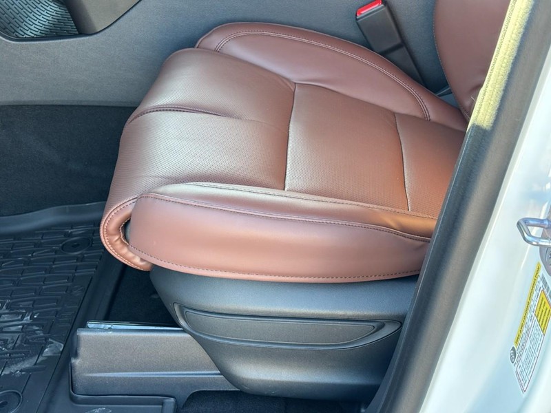 Lincoln Aviator Vehicle Full-screen Gallery Image 17
