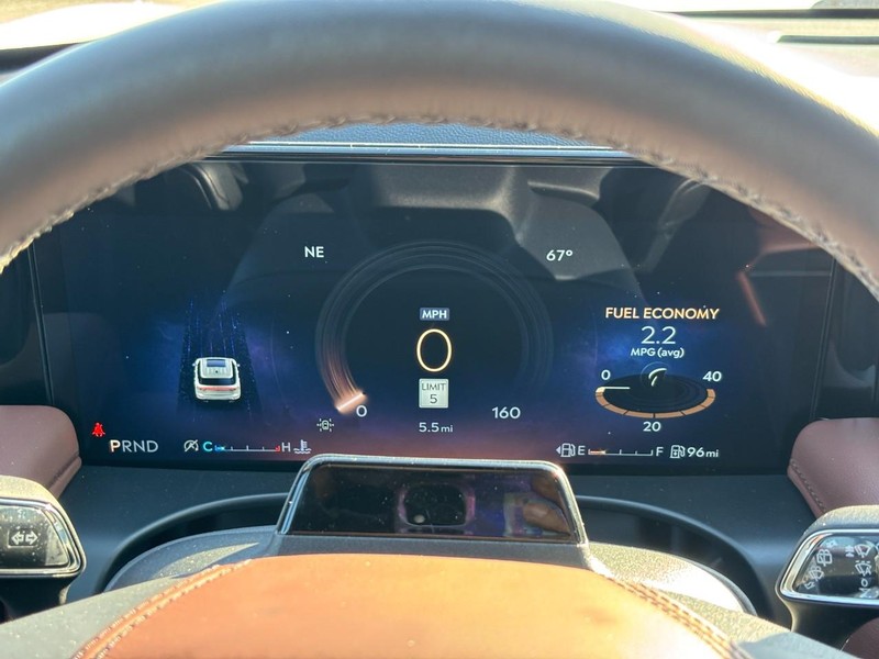 Lincoln Aviator Vehicle Full-screen Gallery Image 21