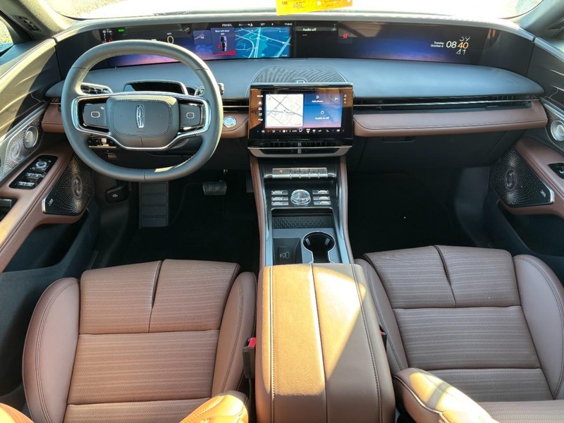 Lincoln Nautilus Vehicle Full-screen Gallery Image 14