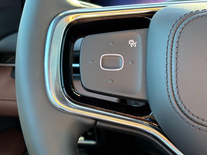 Lincoln Nautilus Vehicle Full-screen Gallery Image 18