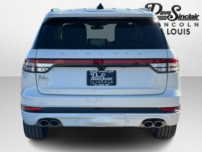 Lincoln Aviator Vehicle Full-screen Gallery Image 04