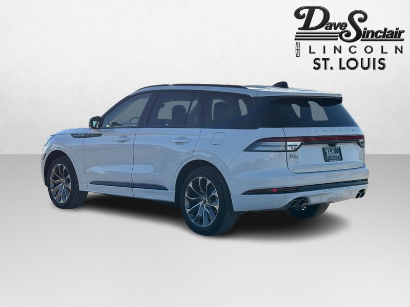 Lincoln Aviator Vehicle Full-screen Gallery Image 05