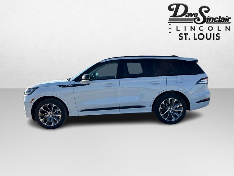 Lincoln Aviator Vehicle Full-screen Gallery Image 06