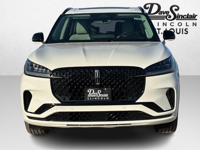 Lincoln Aviator Vehicle Full-screen Gallery Image 09