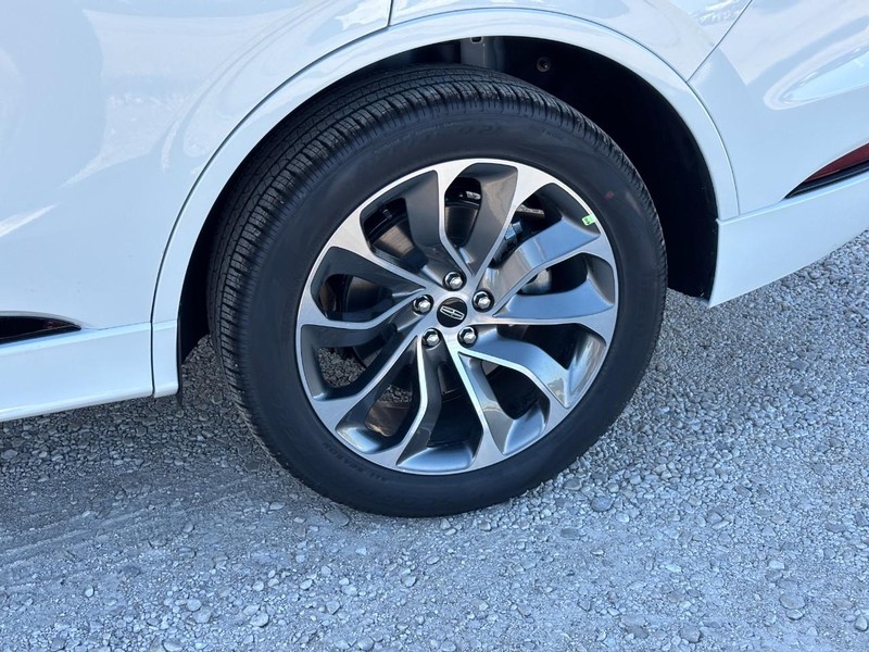 Lincoln Aviator Vehicle Full-screen Gallery Image 11