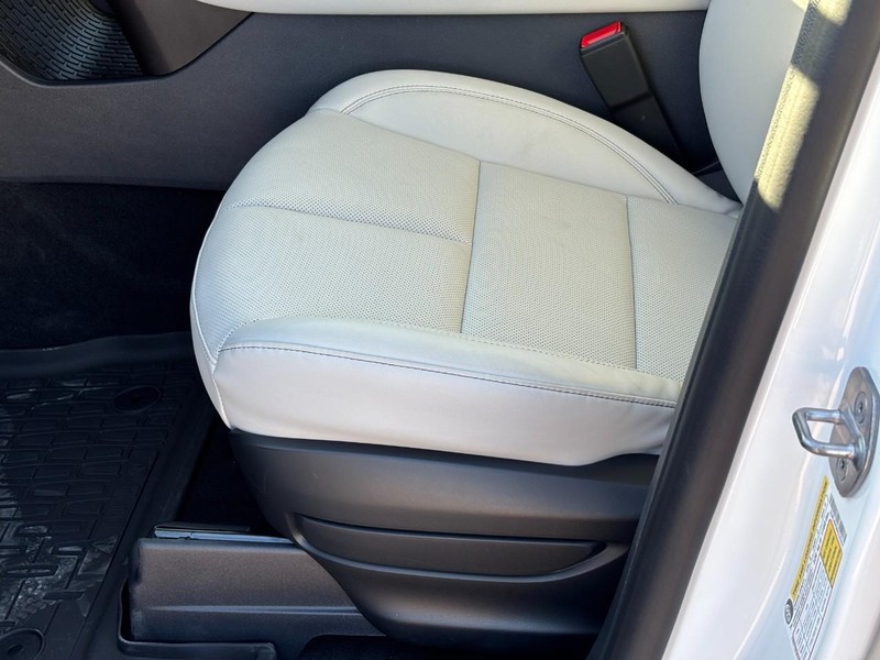 Lincoln Aviator Vehicle Full-screen Gallery Image 17