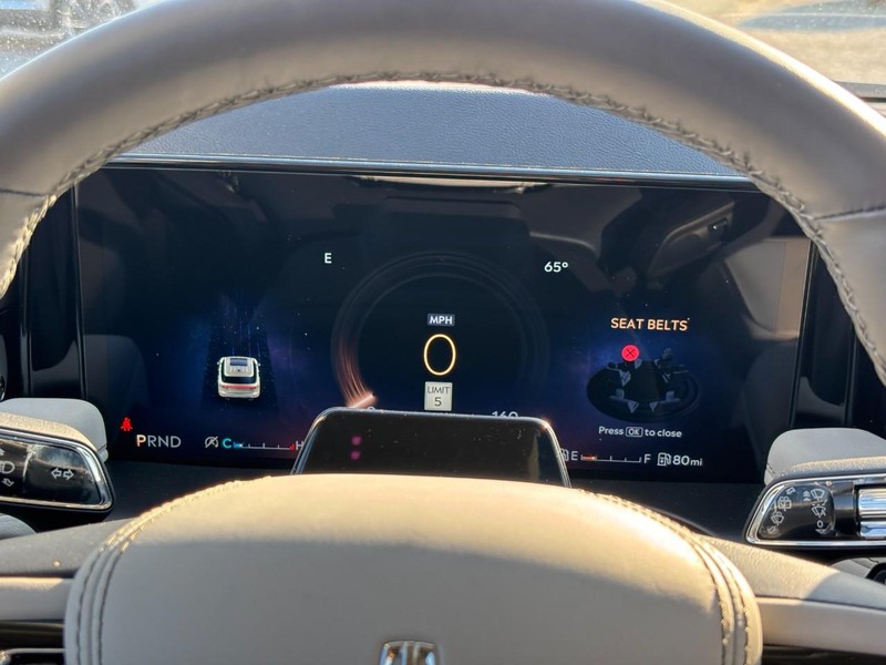 Lincoln Aviator Vehicle Full-screen Gallery Image 21