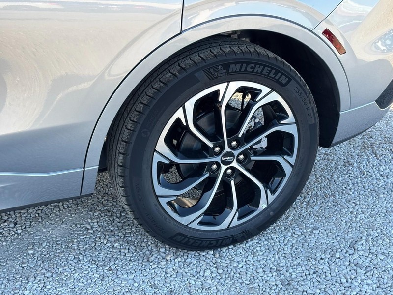 Lincoln Nautilus Vehicle Full-screen Gallery Image 11