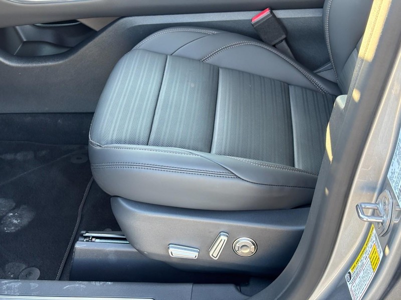 Lincoln Nautilus Vehicle Full-screen Gallery Image 16