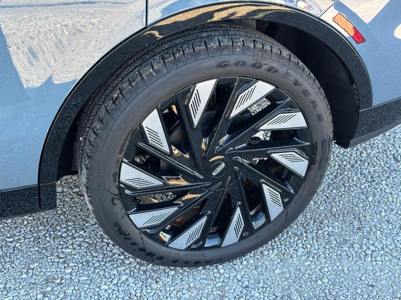 Lincoln Nautilus Vehicle Full-screen Gallery Image 11