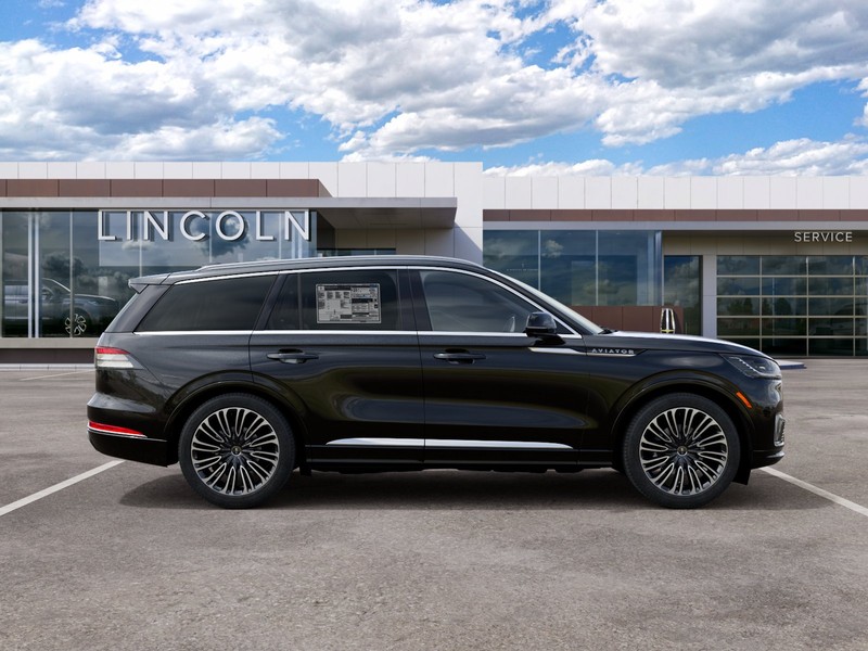 Lincoln Aviator Vehicle Full-screen Gallery Image 05