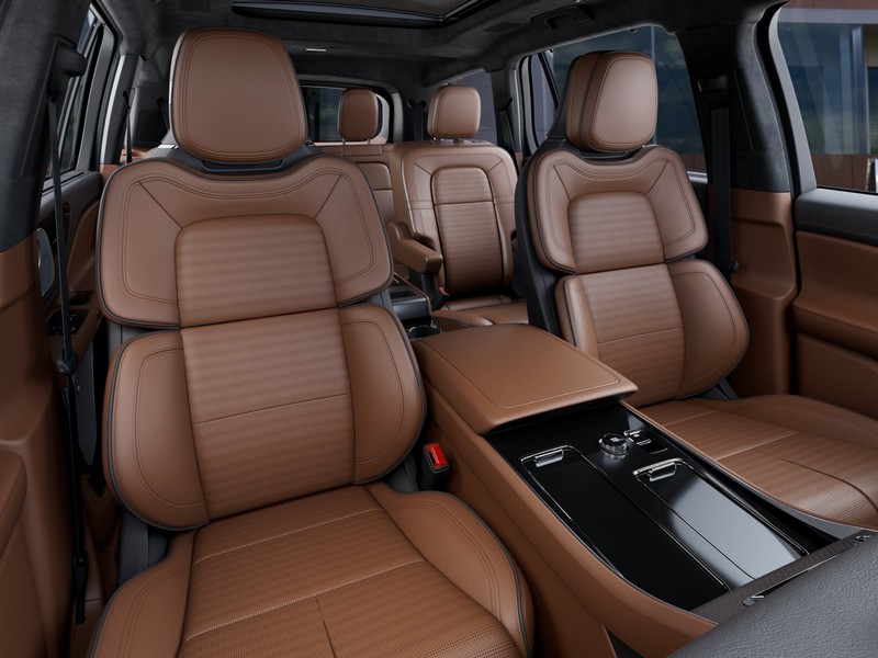 Lincoln Aviator Vehicle Full-screen Gallery Image 11