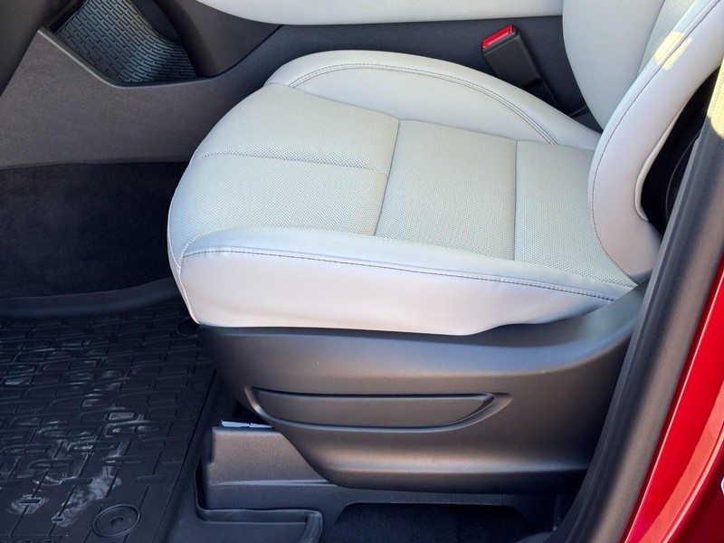 Lincoln Aviator Vehicle Full-screen Gallery Image 17