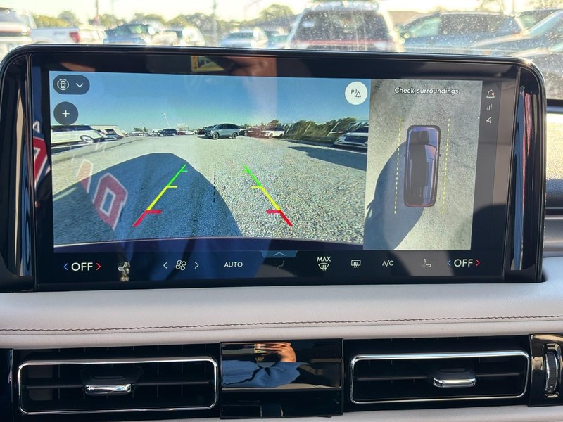 Lincoln Aviator Vehicle Full-screen Gallery Image 24