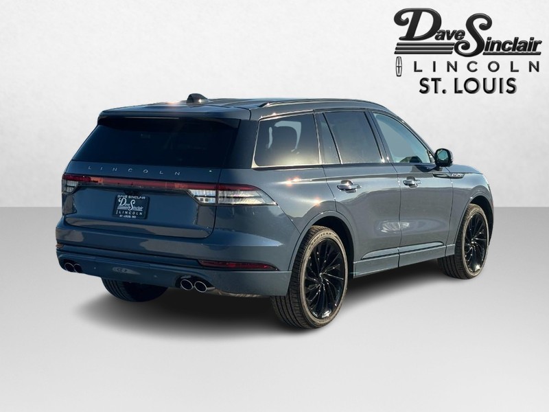 Lincoln Aviator Vehicle Full-screen Gallery Image 03