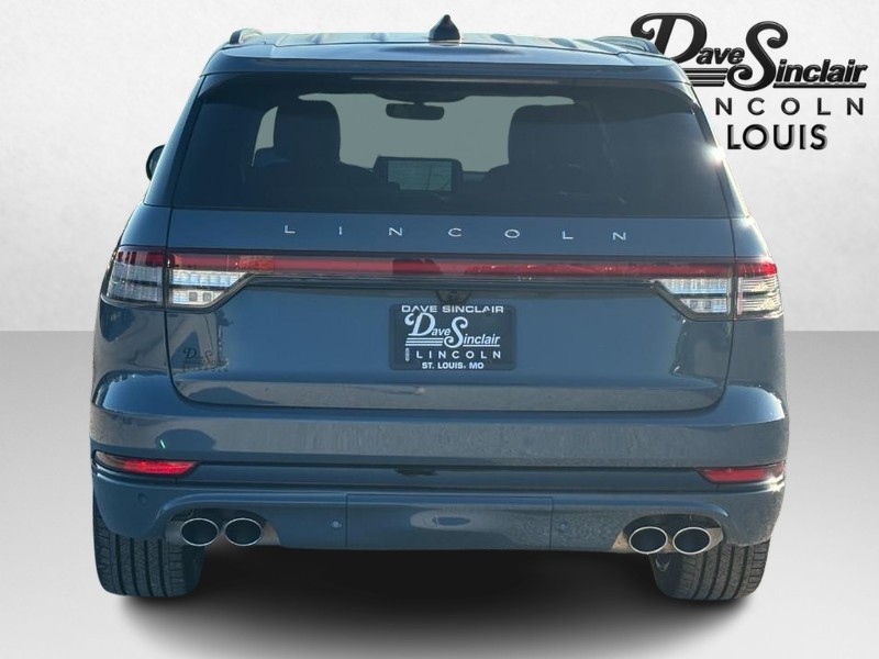 Lincoln Aviator Vehicle Full-screen Gallery Image 04