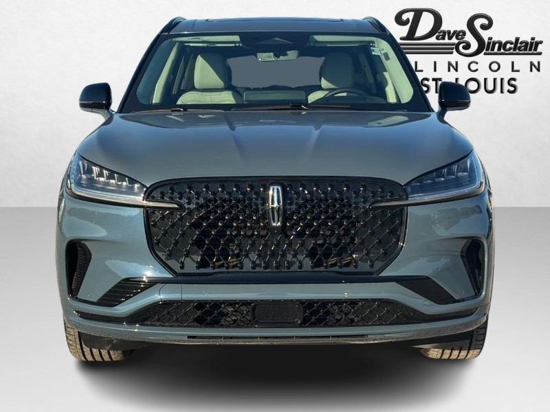 Lincoln Aviator Vehicle Full-screen Gallery Image 09