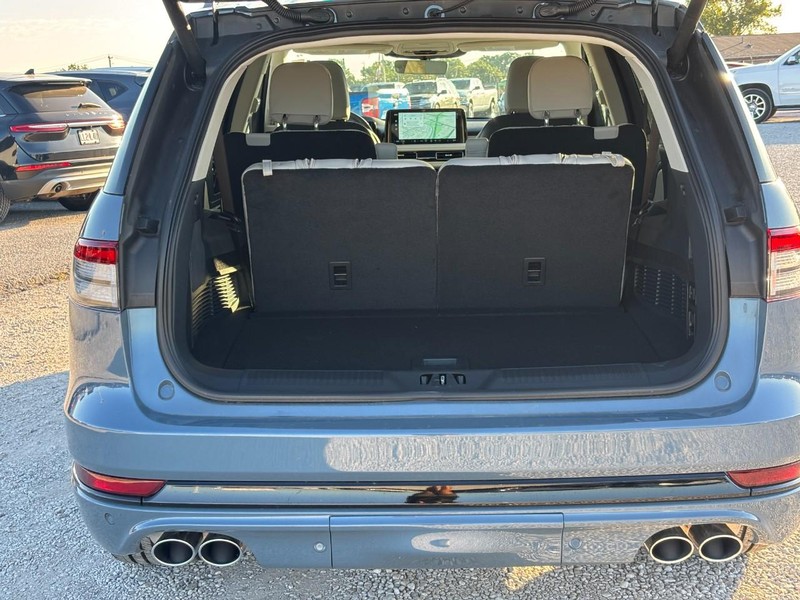 Lincoln Aviator Vehicle Full-screen Gallery Image 10