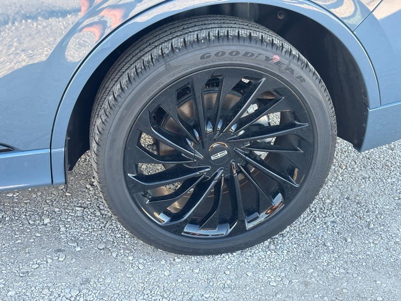 Lincoln Aviator Vehicle Full-screen Gallery Image 11
