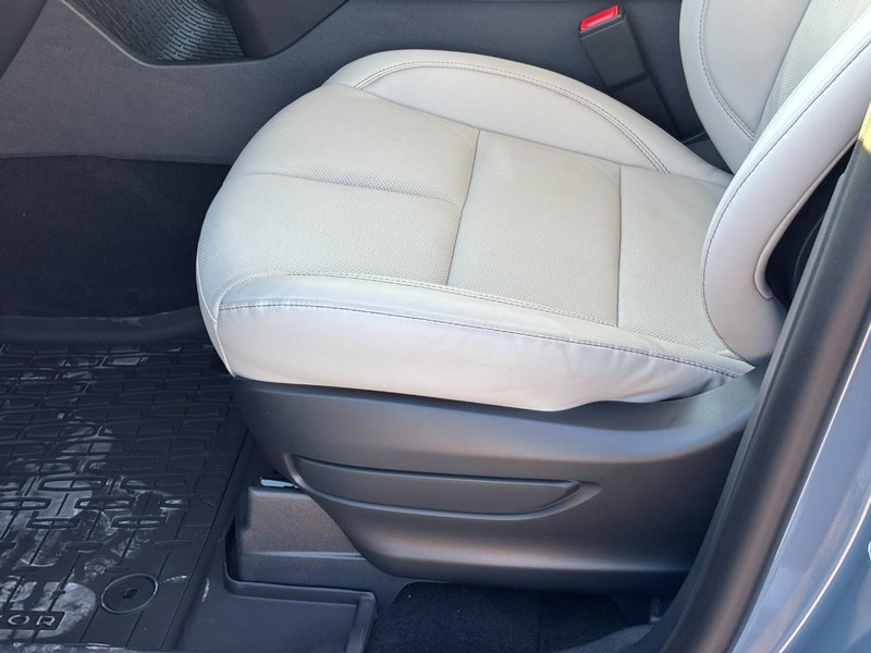 Lincoln Aviator Vehicle Full-screen Gallery Image 17