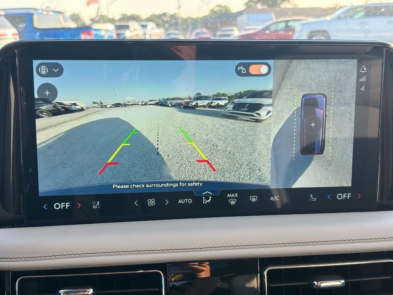 Lincoln Aviator Vehicle Full-screen Gallery Image 23