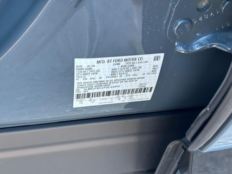 Lincoln Aviator Vehicle Full-screen Gallery Image 24