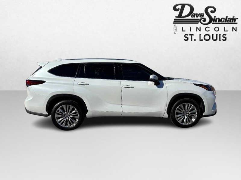 Toyota Highlander Vehicle Full-screen Gallery Image 02