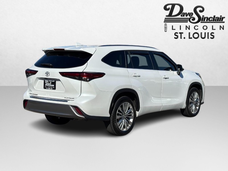 Toyota Highlander Vehicle Full-screen Gallery Image 03