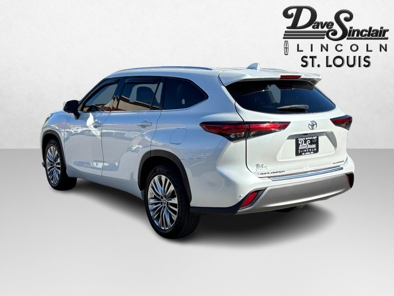 Toyota Highlander Vehicle Full-screen Gallery Image 05