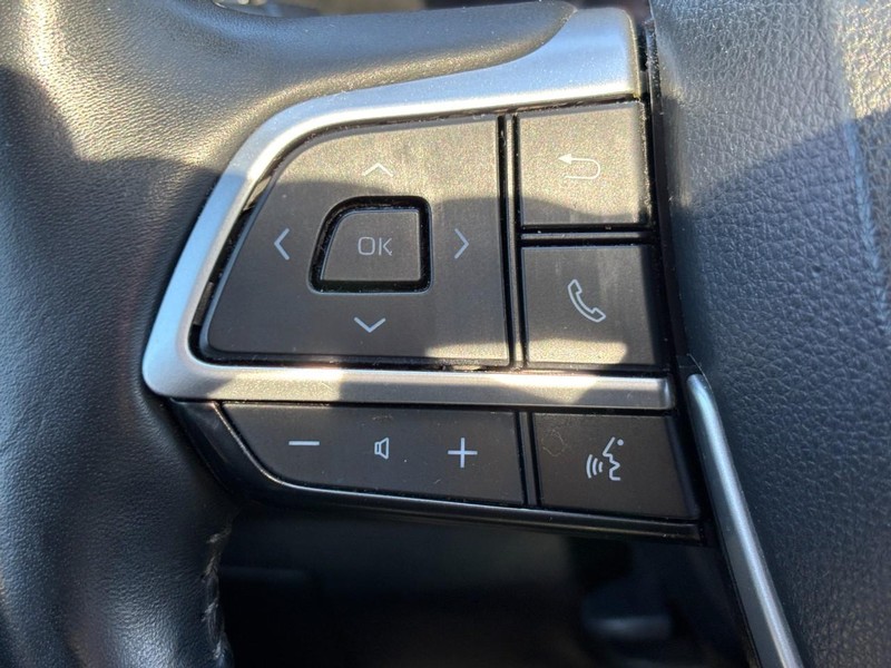 Toyota Highlander Vehicle Full-screen Gallery Image 19