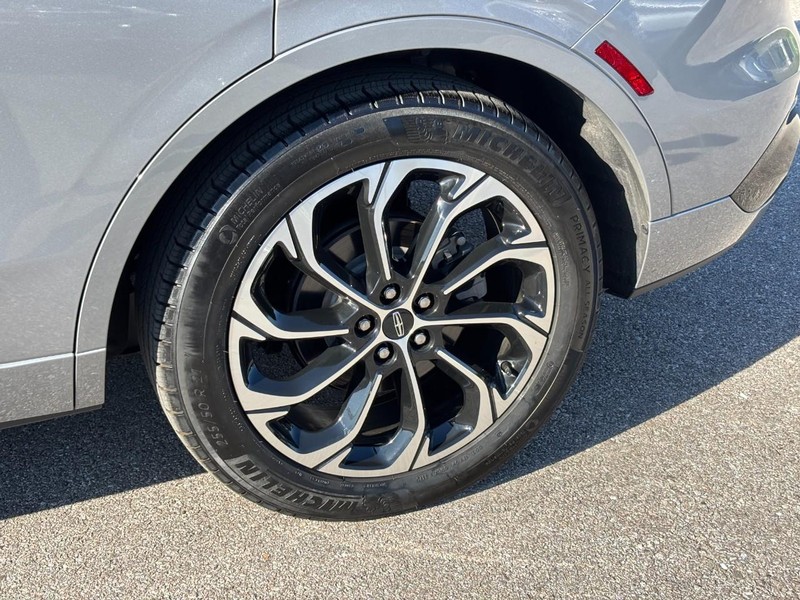 Lincoln Nautilus Vehicle Full-screen Gallery Image 11