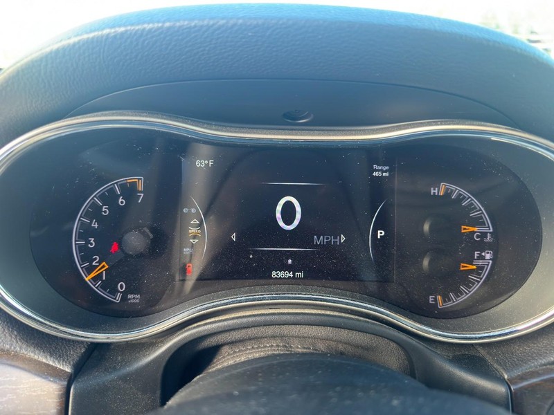Jeep Grand Cherokee Vehicle Full-screen Gallery Image 07