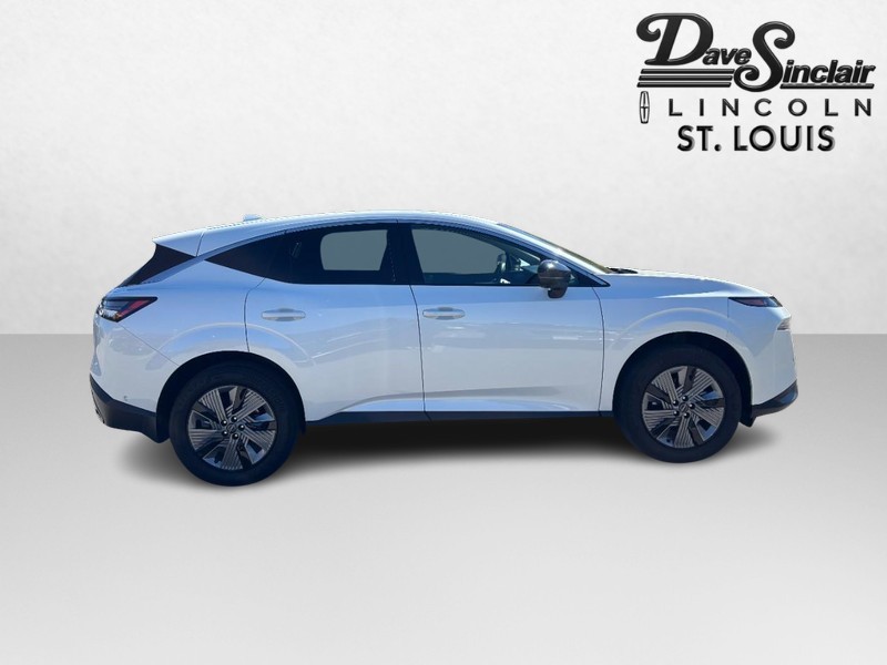 Nissan Murano Vehicle Full-screen Gallery Image 02