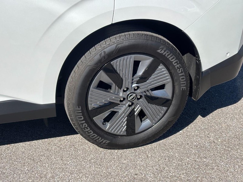 Nissan Murano Vehicle Full-screen Gallery Image 11