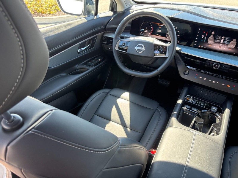 Nissan Murano Vehicle Full-screen Gallery Image 13