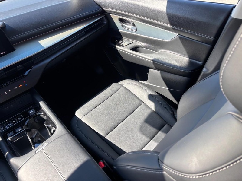 Nissan Murano Vehicle Full-screen Gallery Image 15