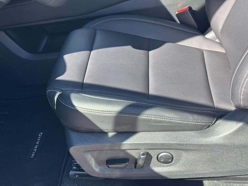 Nissan Murano Vehicle Full-screen Gallery Image 16