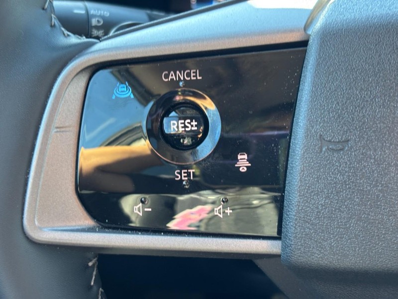 Nissan Murano Vehicle Full-screen Gallery Image 18