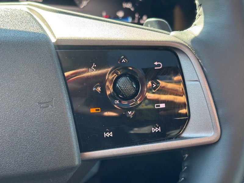 Nissan Murano Vehicle Full-screen Gallery Image 19