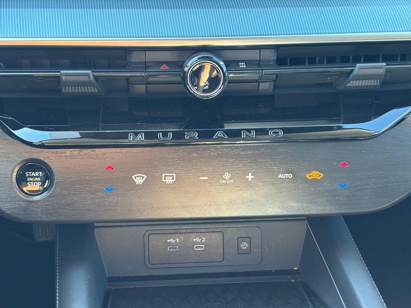 Nissan Murano Vehicle Full-screen Gallery Image 24