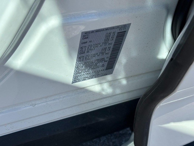 Nissan Murano Vehicle Full-screen Gallery Image 25