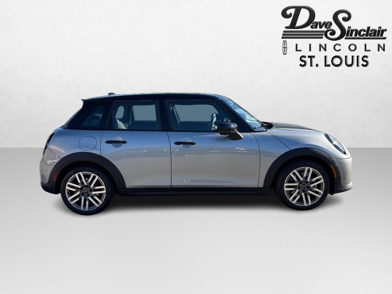 MINI Hardtop 4 Door Vehicle Full-screen Gallery Image 02