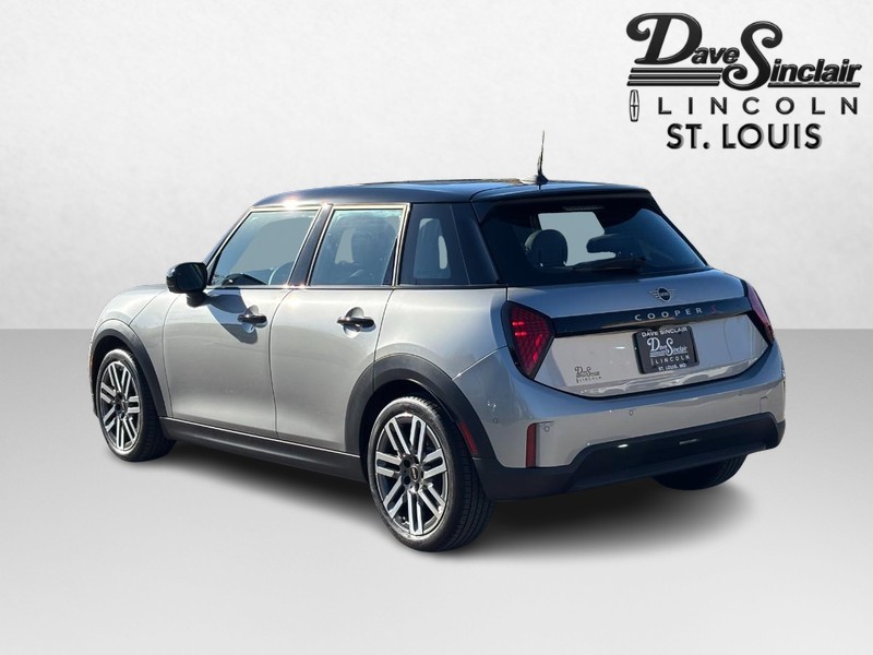 MINI Hardtop 4 Door Vehicle Full-screen Gallery Image 05